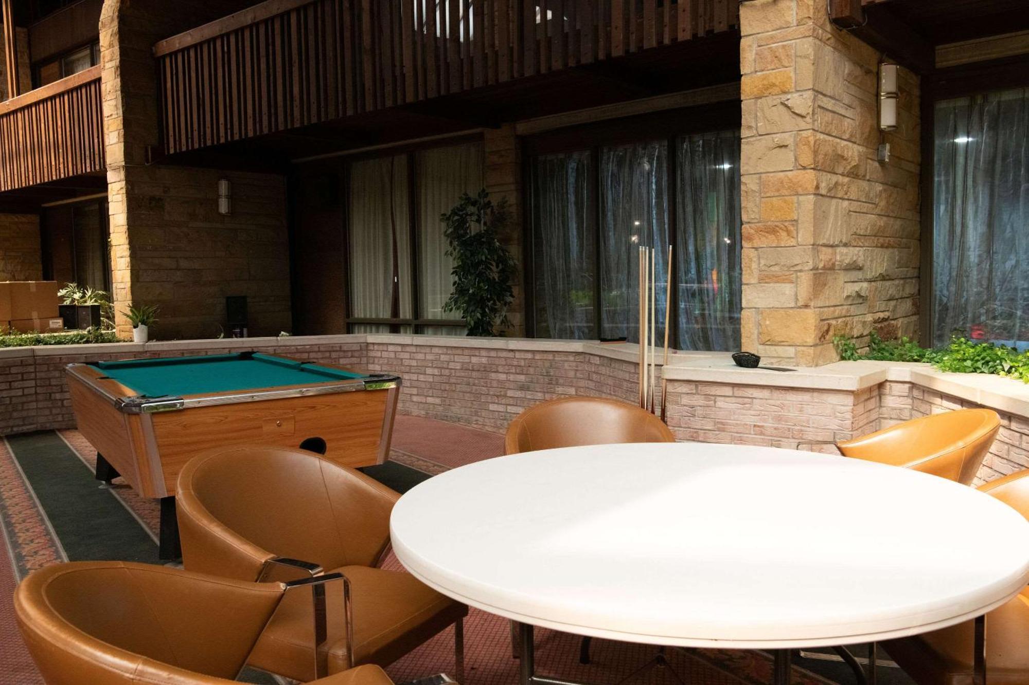 Quality & Conference Center 2* Somerset