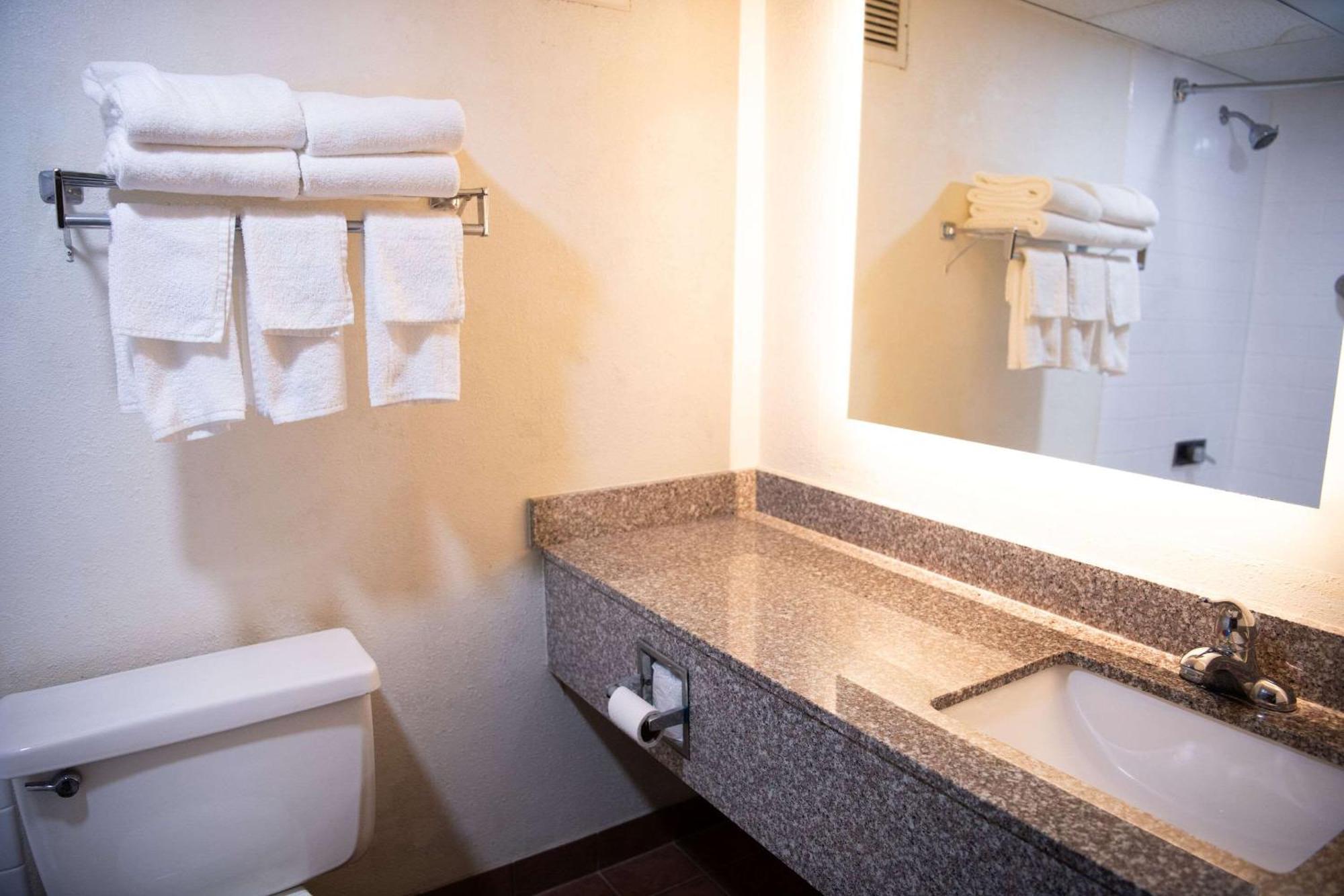 Inn Quality & Conference Center 2*